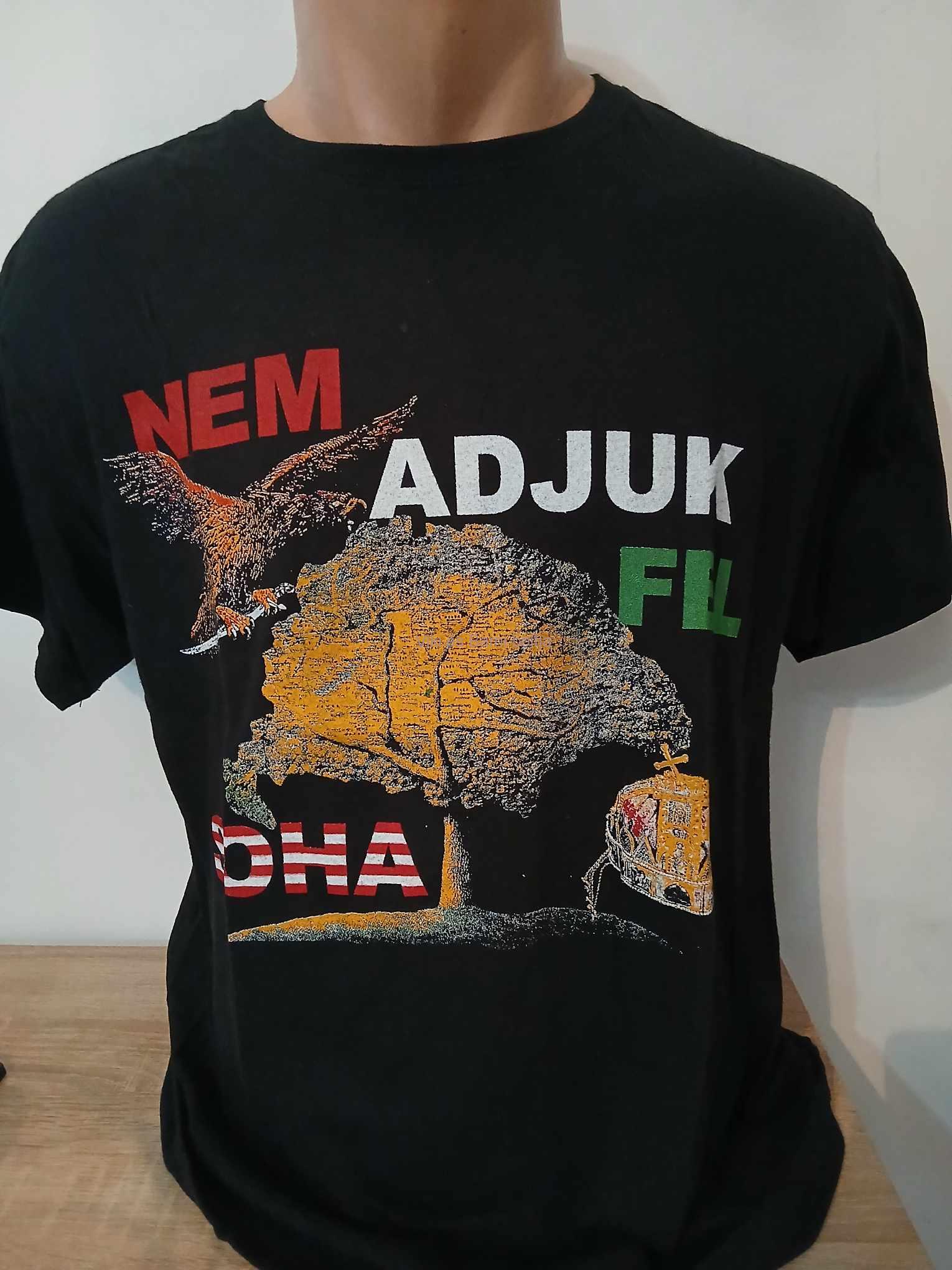 "Nem adjuk fel" póló