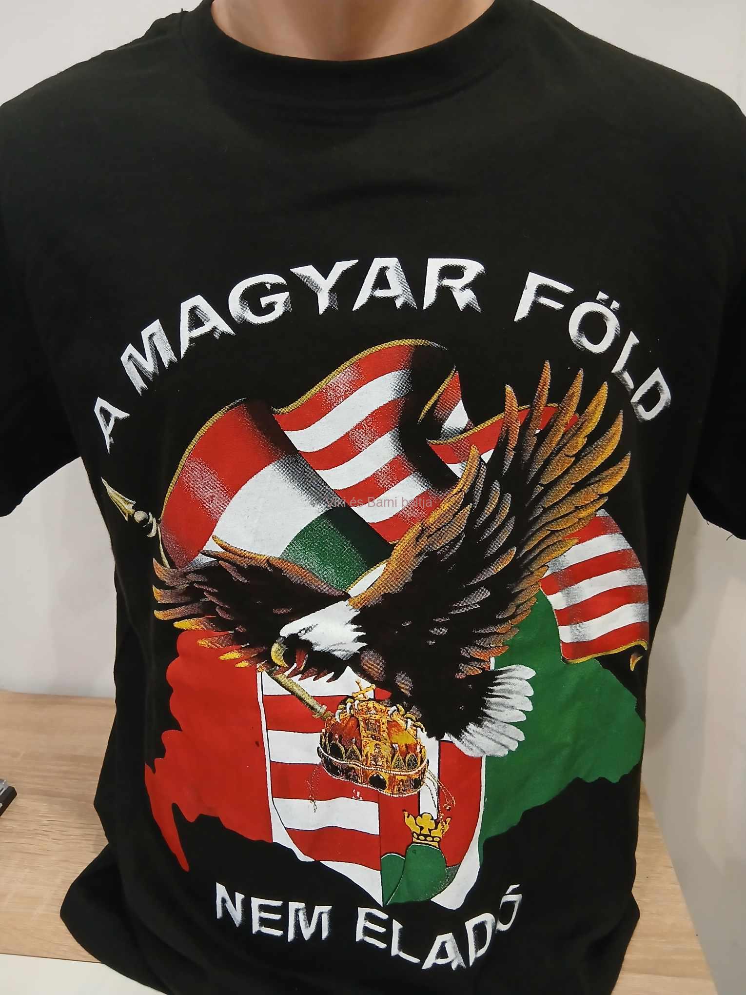 "A magyar föld nem eladó" póló
